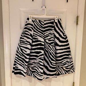 EXPRESS zebra poodle skirt w/ pockets
